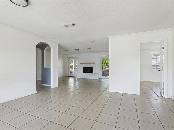 4th image of 121 Kathy Dr