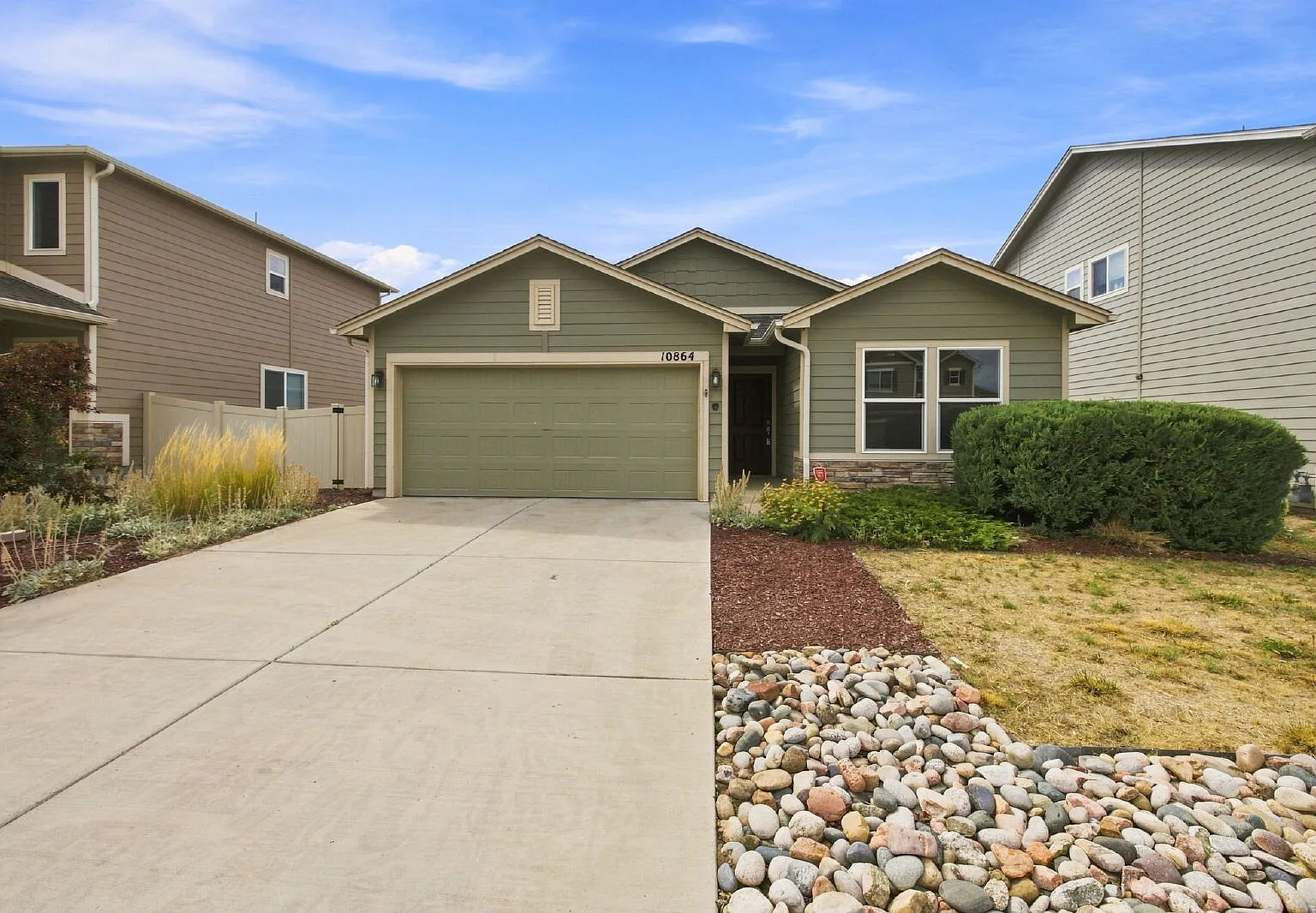 3 bed, 2.0 bath, 1258 sqft, $2,275 — Photo 2