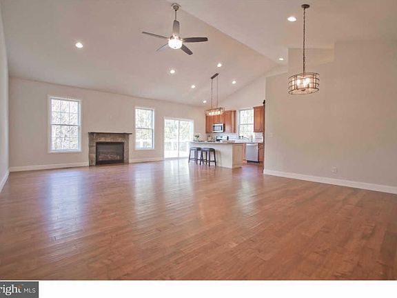 4th image of 1203 W Kings Hwy