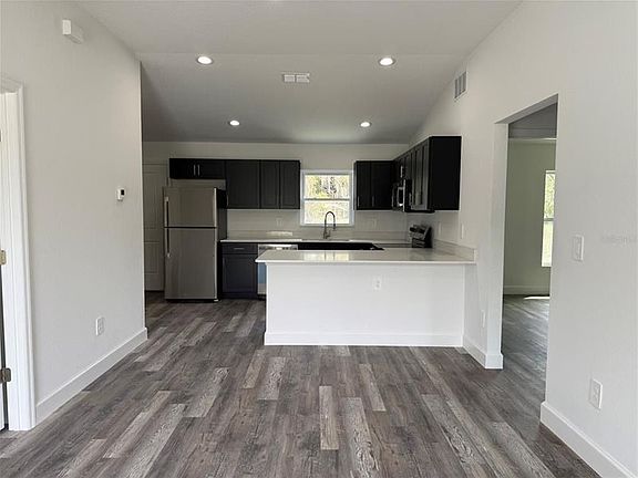 4th image of 14 Locust Radial Cir