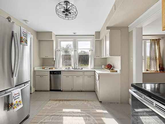 4th image of 231 Quincy St #231