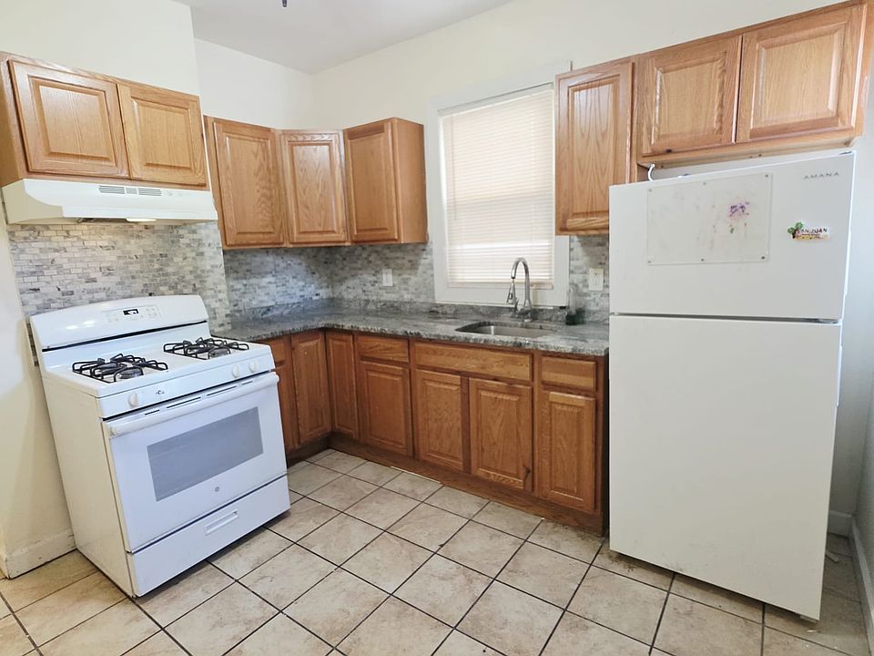1st image of 137 Bostwick Ave #1A