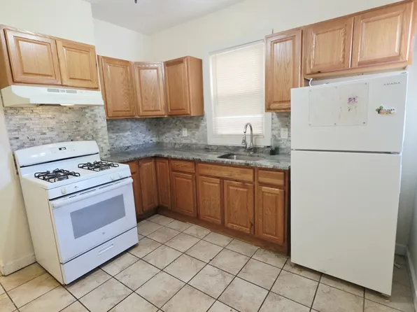 137 Bostwick Avenue image 1 of 10