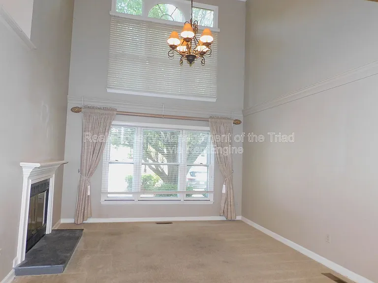22 Milpond Ln — Photo 2