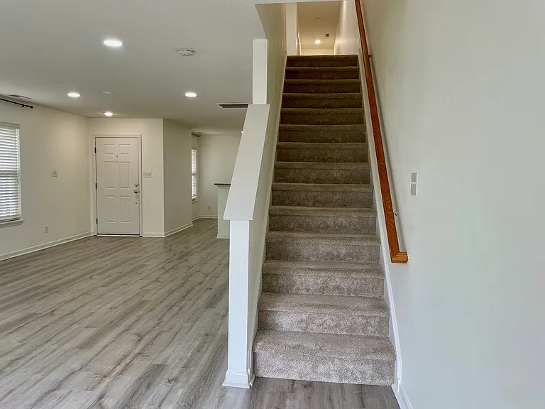 112 Student Pl — Photo 14