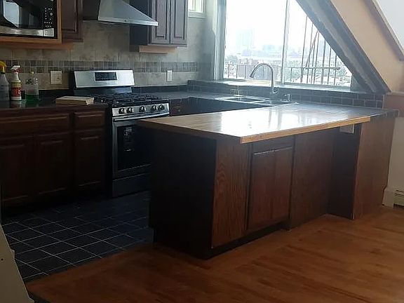 2nd image of 286 Bunker Hill St APT 4