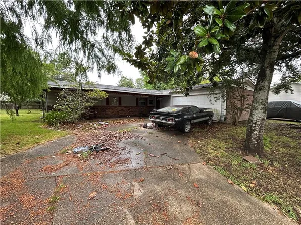 1917 Acadia Dr, La Place, LA 70068