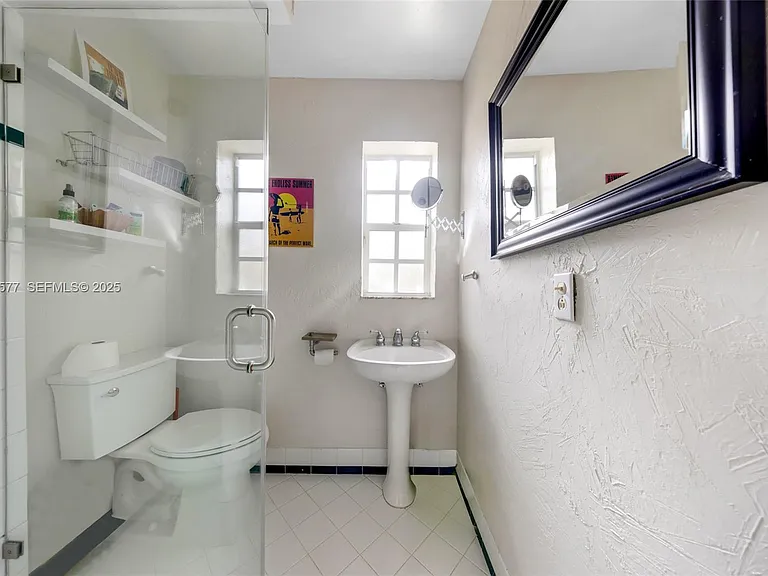 1840 Tigertail Ave — Photo 11