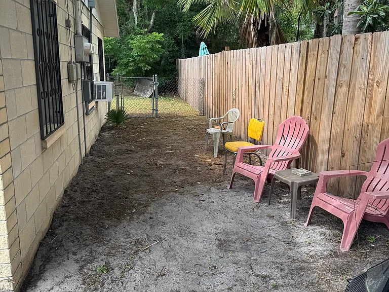 554 NE 2nd Ave — Photo 9