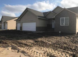 529 S Horseshoe Bnd, Maize, KS 67101