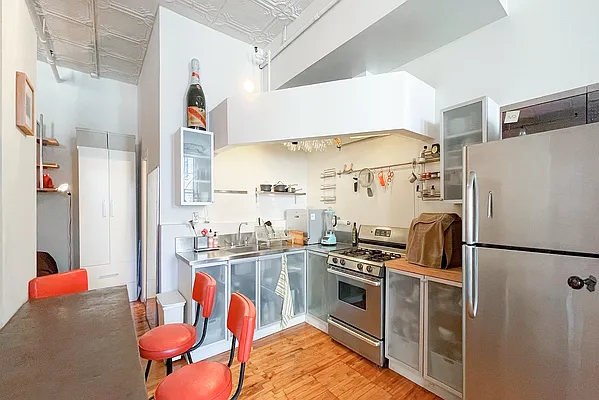 Rented by Warburg | media 9