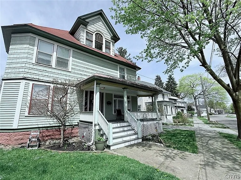 10 Jewett Ave — Photo 1