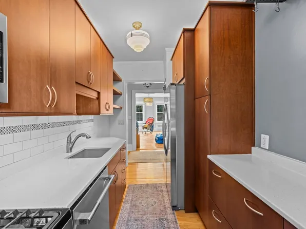 525 West 238th Street image 6 of 19