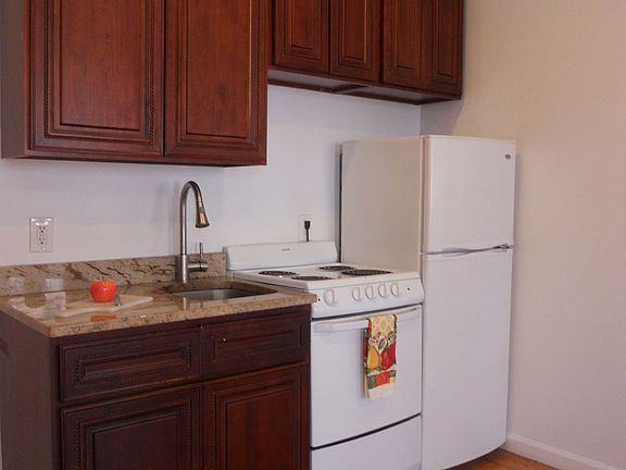 5th image of 194 Edgecombe Ave APT 3A
