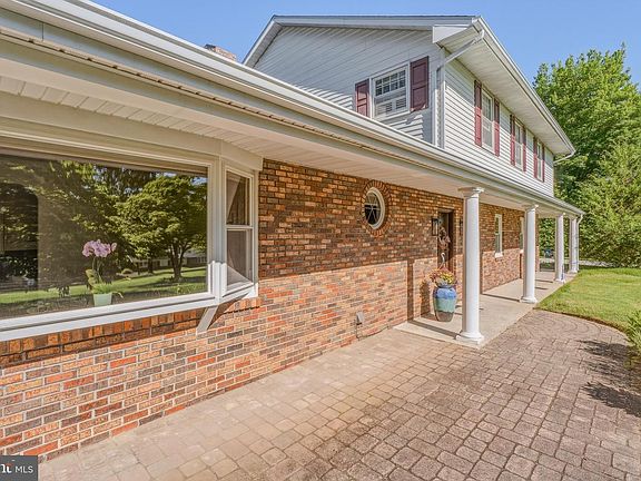 3rd image of 2504 Burgundy Dr