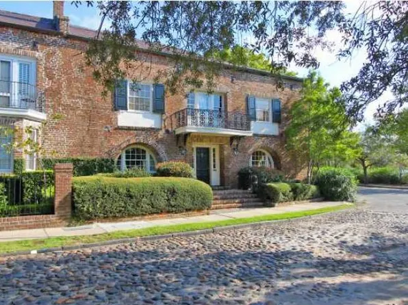 4 S Adgers Whf, Charleston, SC 29401