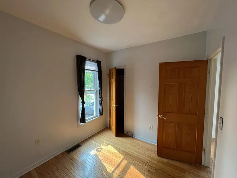 723 W 9th St — Photo 5