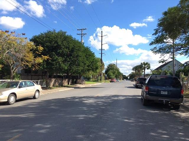 2nd image of 935 E Jackson St