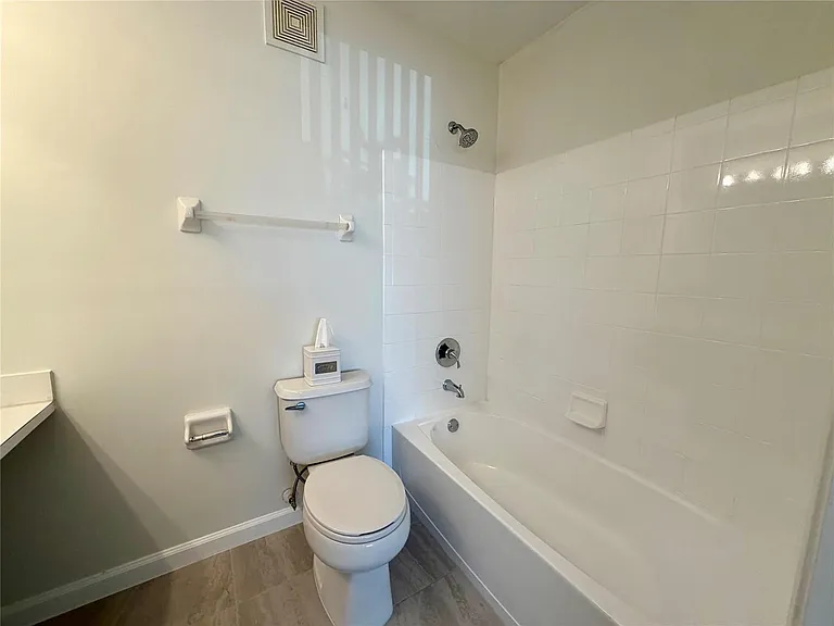 9914 NW 56th Pl — Photo 23