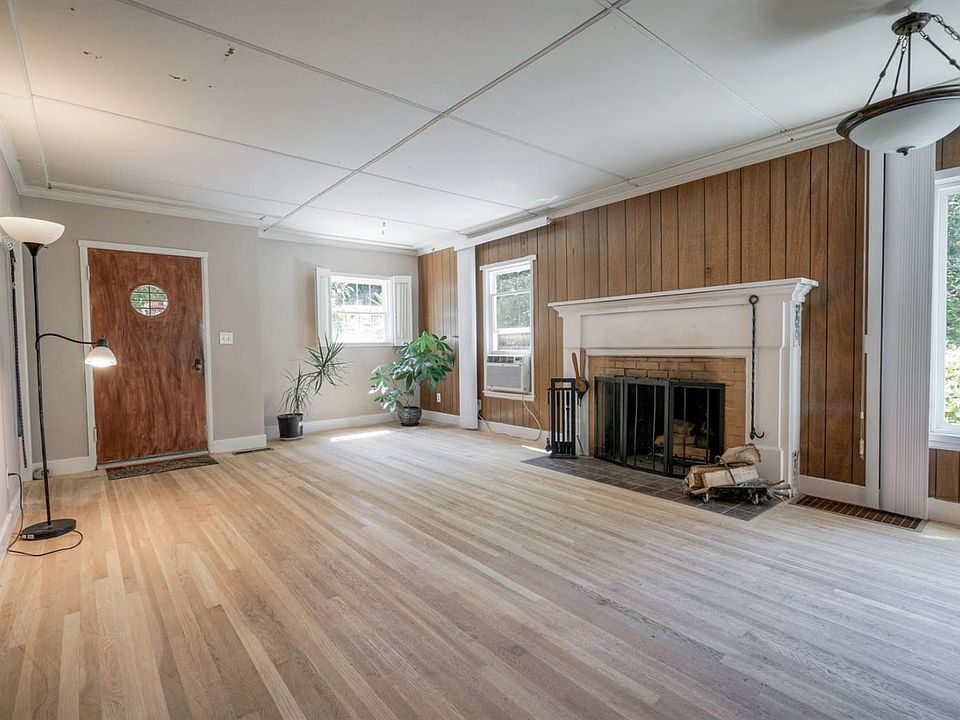 1st image of 529 Landis Cir
