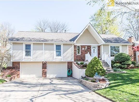 3rd image of 909 NW Timber Oak Dr