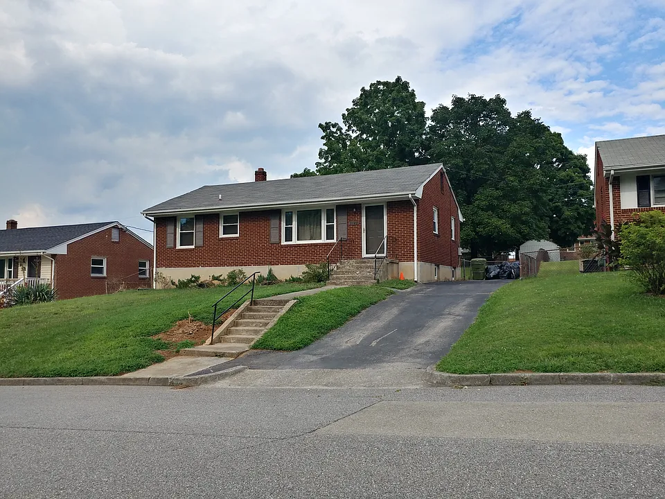 2146 Ellison Ave