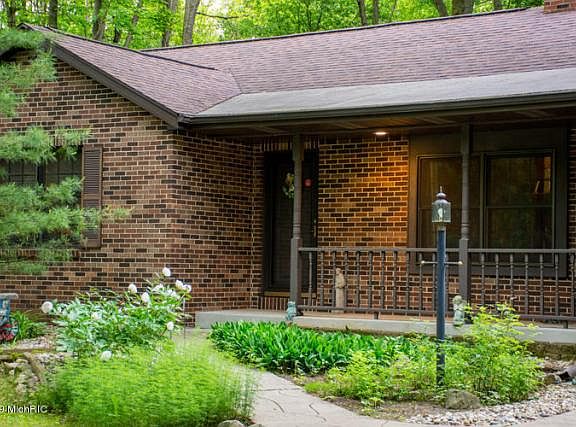 2nd image of 27075 Pine Lake St