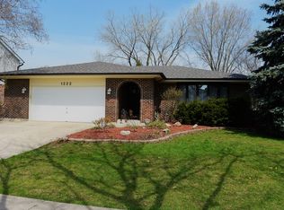 1222 Meadowwood Ave, Woodridge, IL 60517