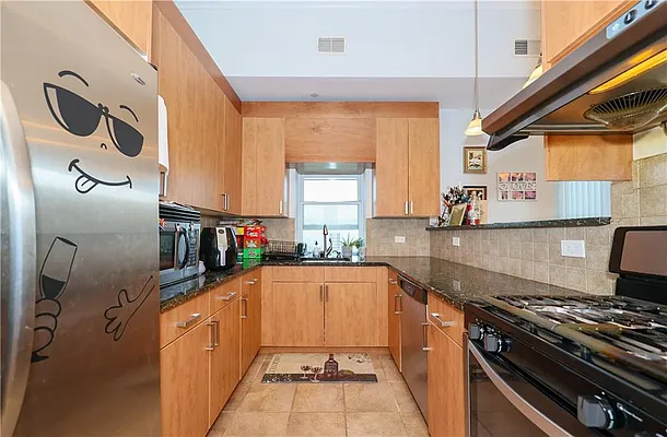 Sold by Remax Edge | media 12
