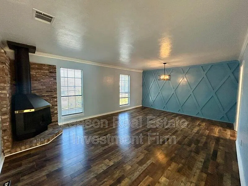 2 bed, 1.5 bath, 1300 sqft, $1,300 — Photo 4