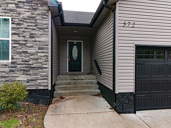 3rd image of 572 Magnolia Dr