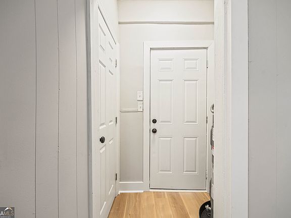 4th image of 111 Addie St