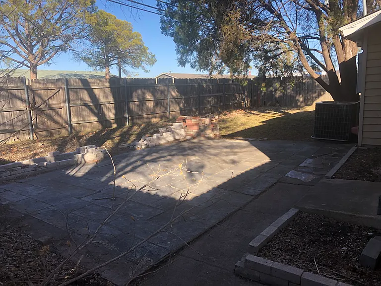 1205 Fairfield St — Photo 16
