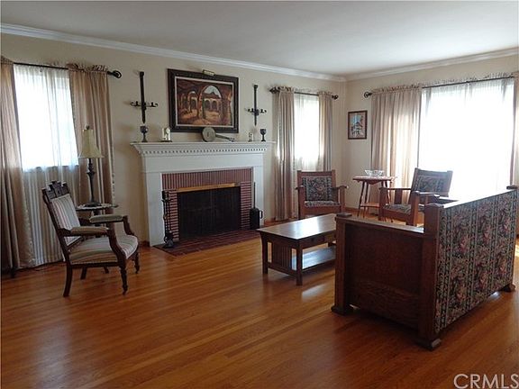 Beautiful living room with gas fireplace and crown moulding.