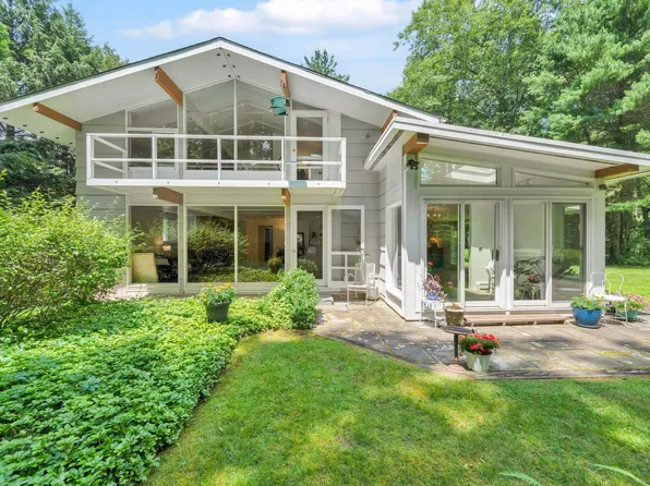 12 Twin Ponds Drive, Farmington, CT 06085