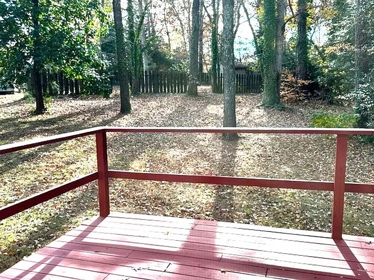 102 Chapel Hill Ln — Photo 8