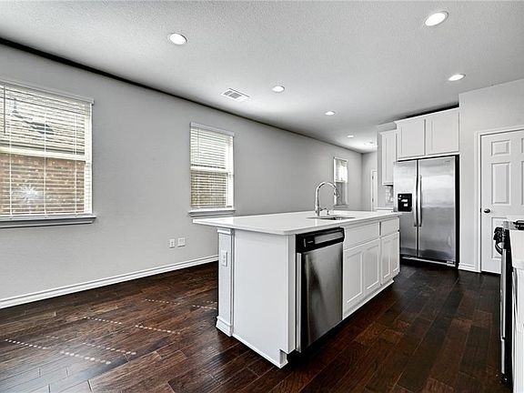 2nd image of 7612 Saginaw Dr