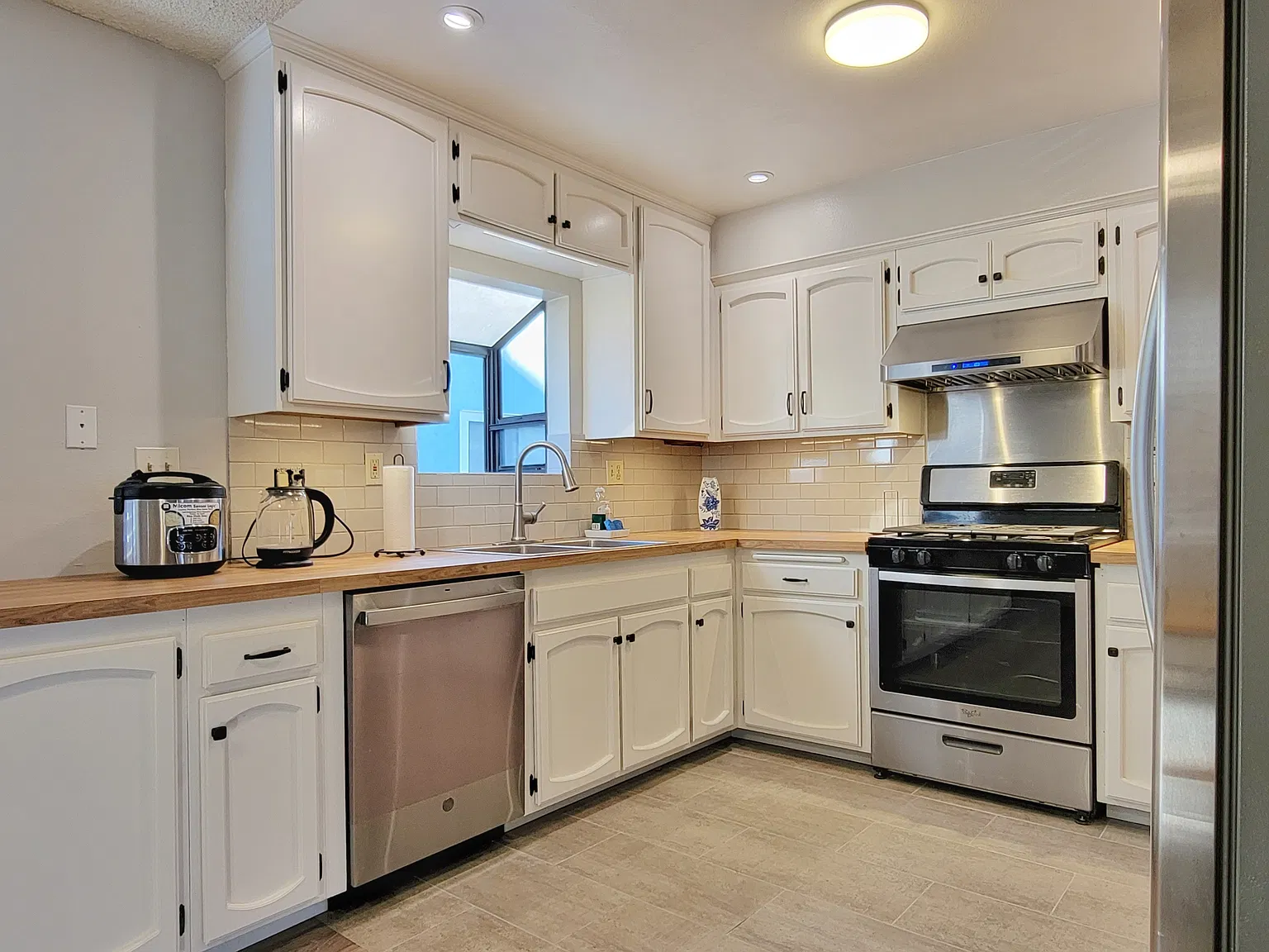 2 bed, 2.5 bath, 1287 sqft, $3,100 — Photo 2