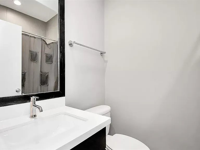 714 Clark St — Photo 4