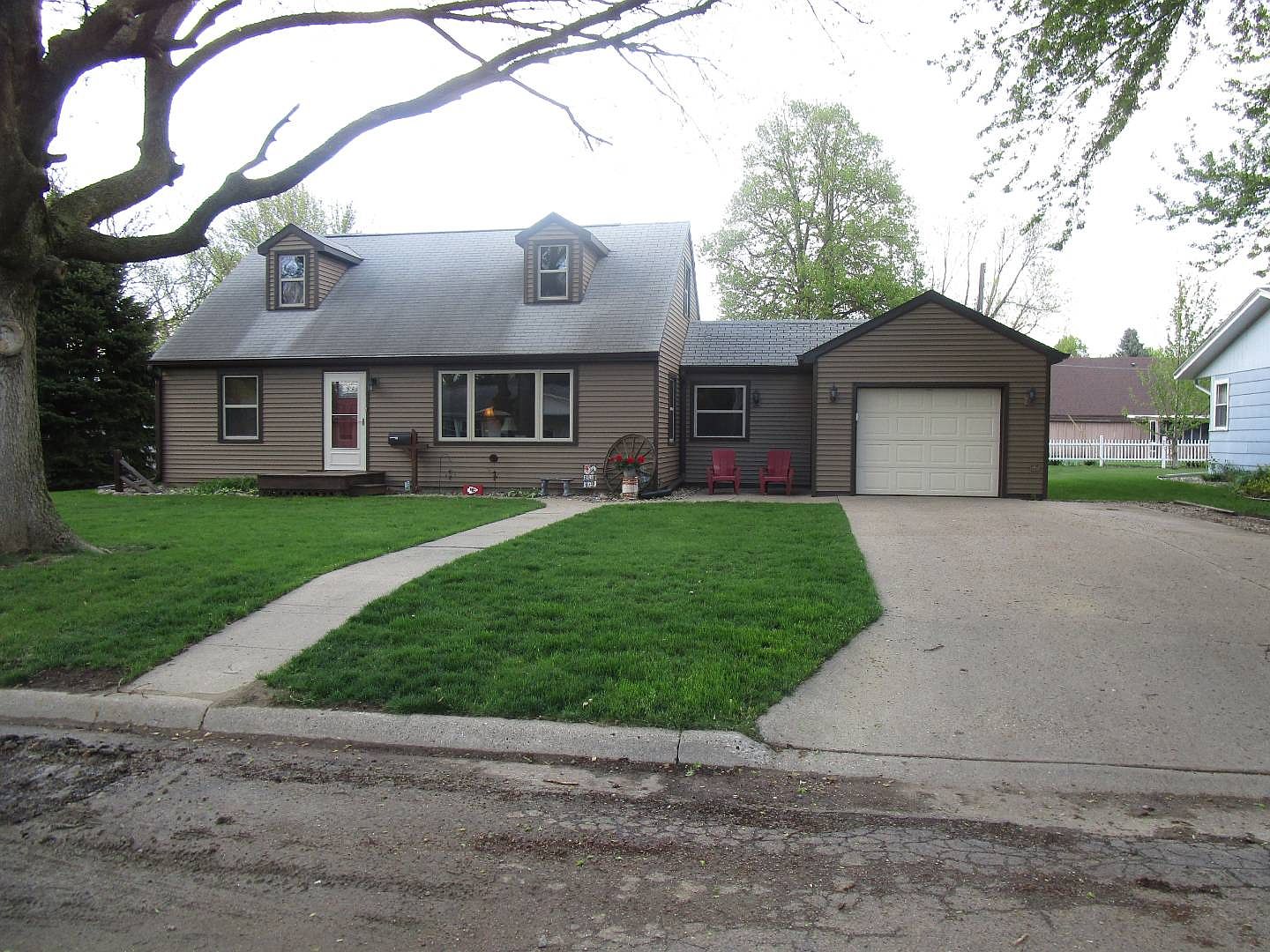 1317 14th St, Hawarden, IA 51023 Zillow