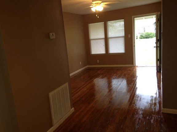 3rd image of 1033 Shiels Dr