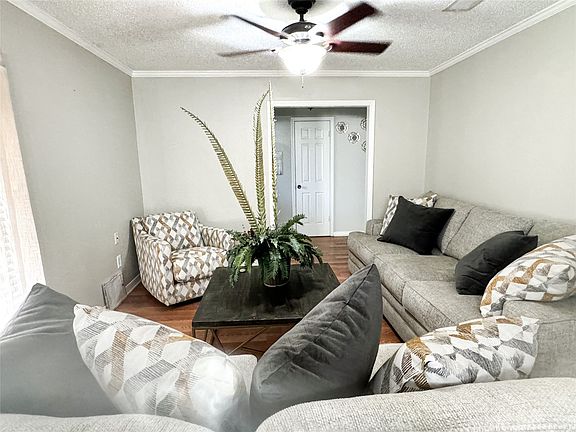 5th image of 9421 Leaside Way