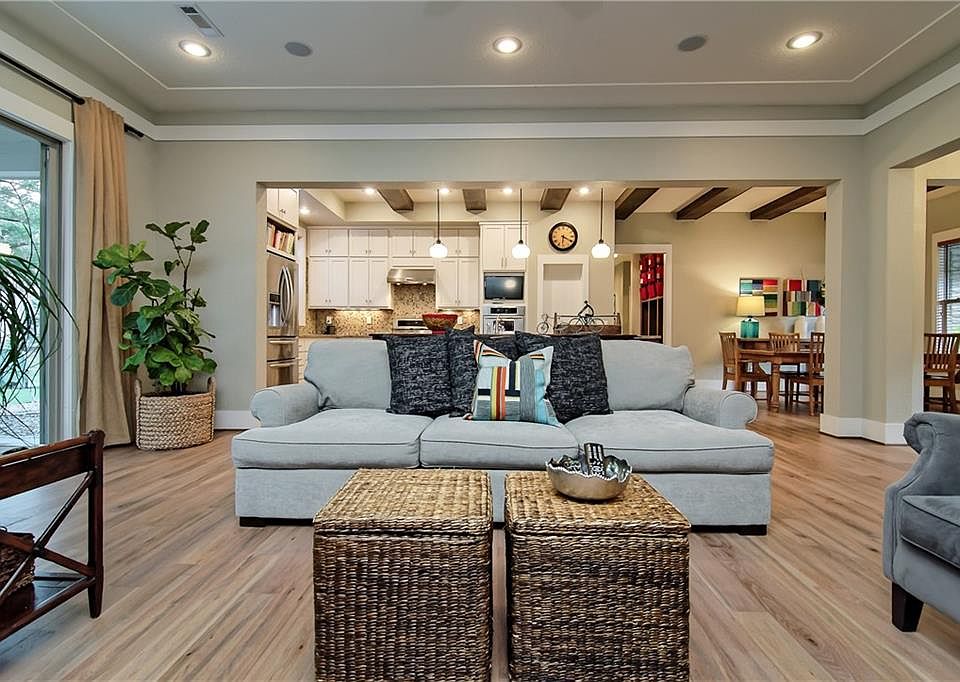 1st image of 1206 NE Waverly Way