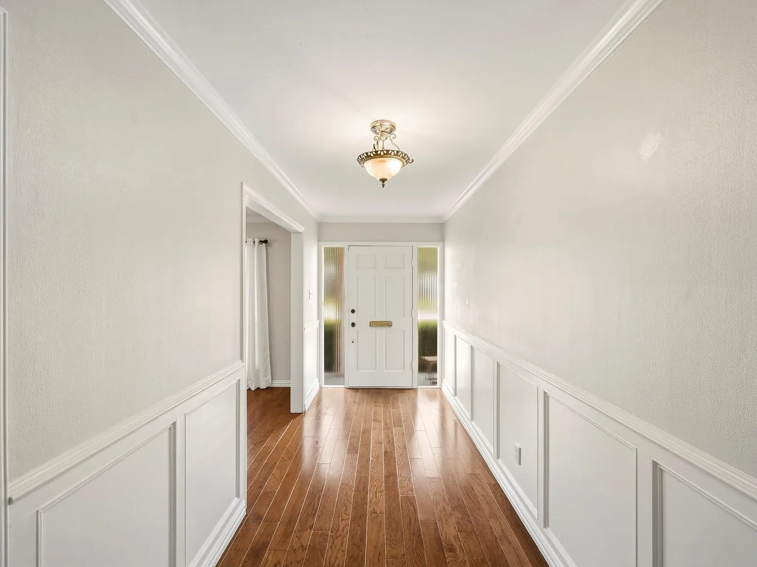 4 bed, 2.0 bath, 2319 sqft, $2,950 — Photo 4