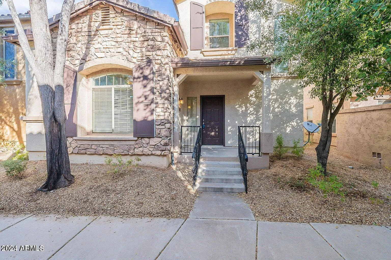 3 bed, 2.5 bath, 1469 sqft, $2,000 — Photo 1