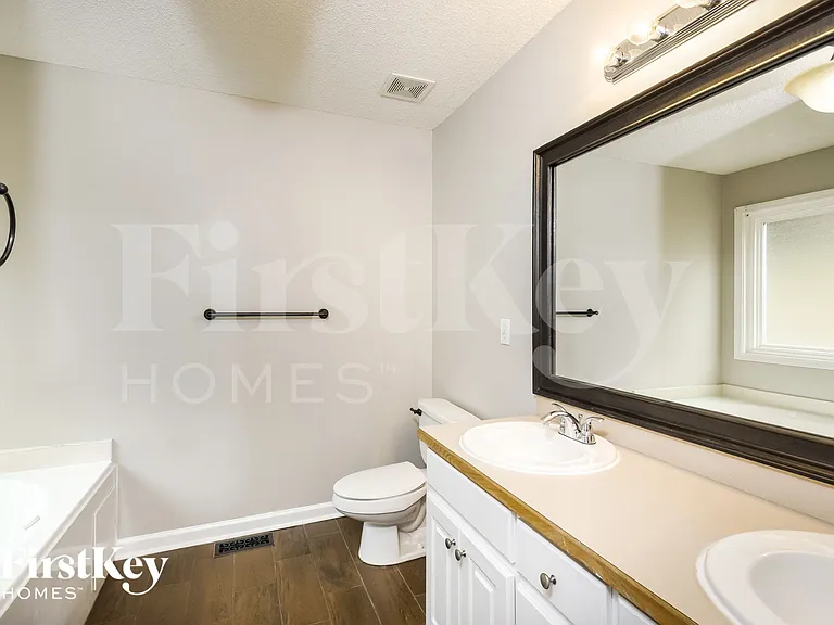 1064 Whispering Woods Dr — Photo 9
