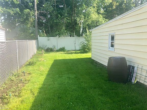 5th image of 15711 Judson Dr