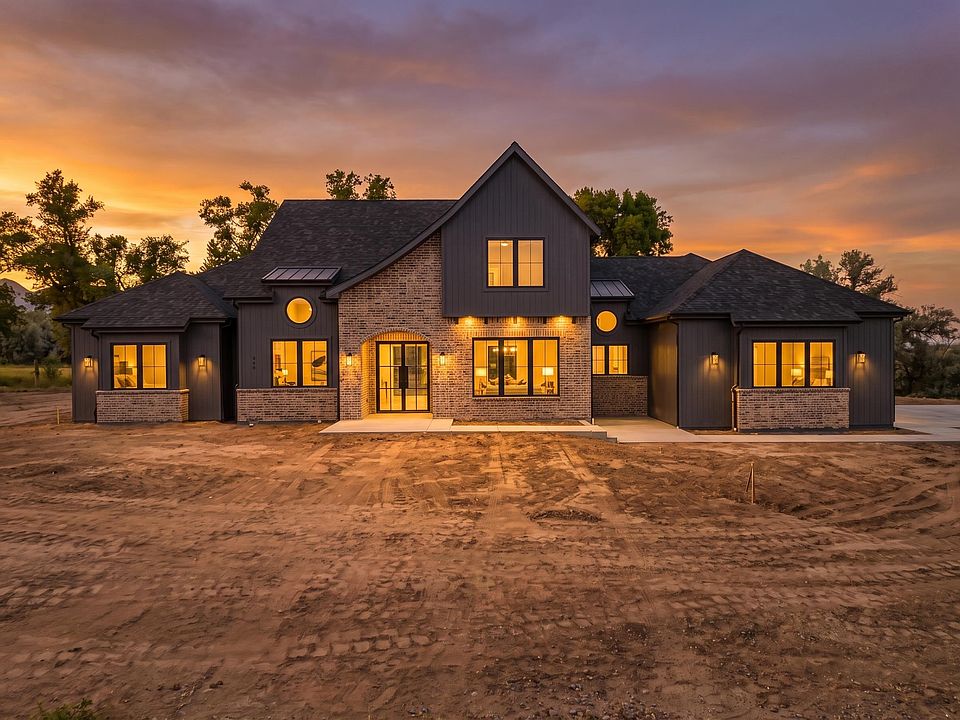 1st image of 657 Ellen Dr
