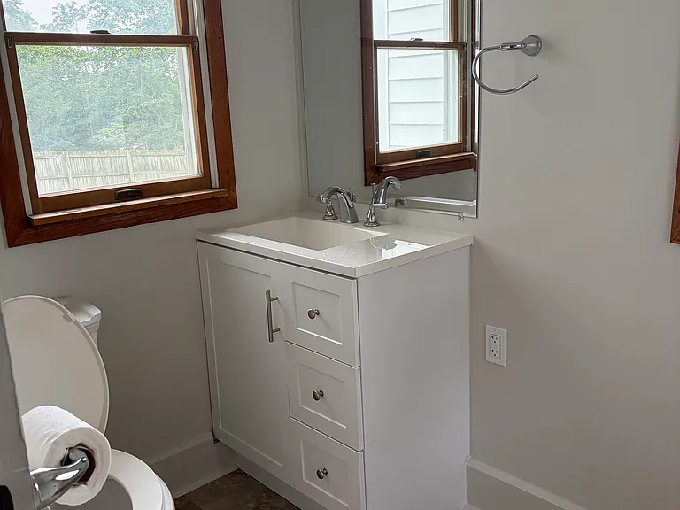 1051 Lindsay Ave — Photo 2