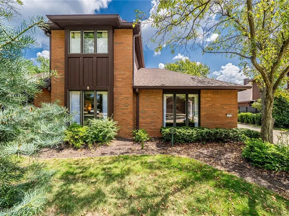 7 Brandon Pl, Rocky River, OH 44116